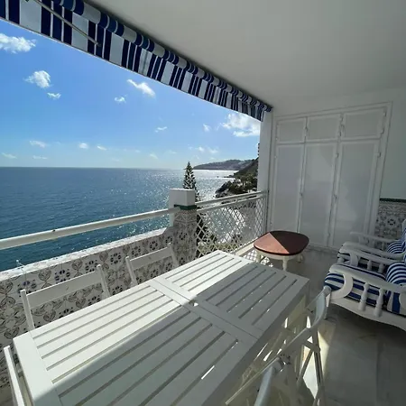 Delfin Views *